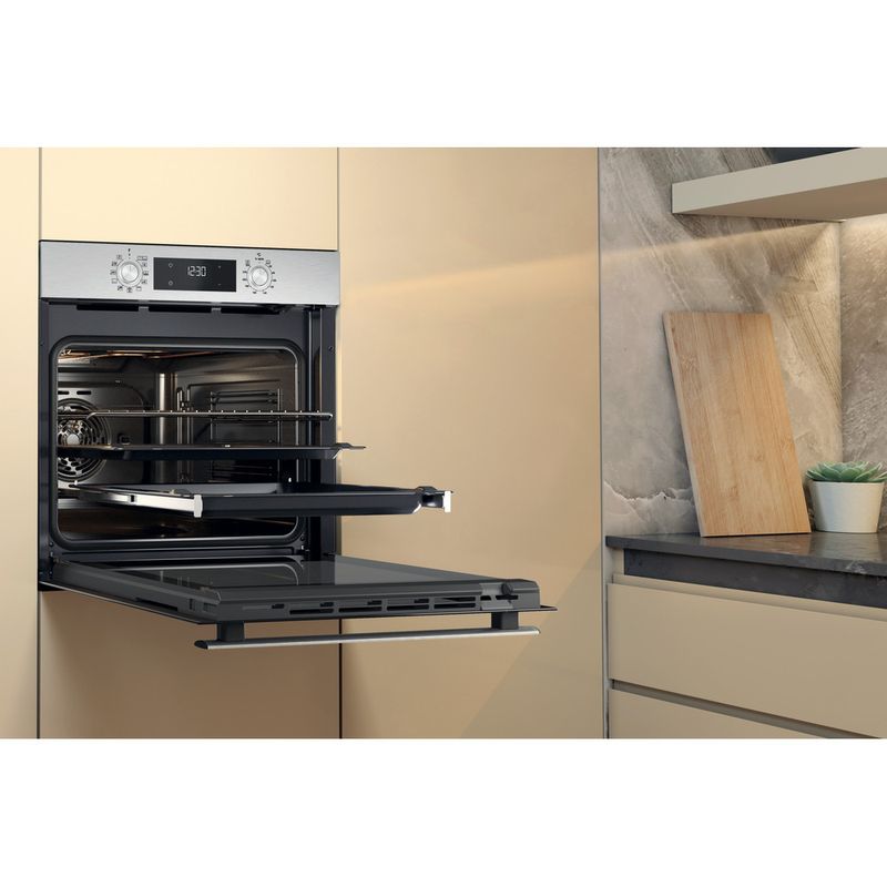 Whirlpool Horno Encastre OMR58HU1X Eléctrico A + Lifestyle perspective open