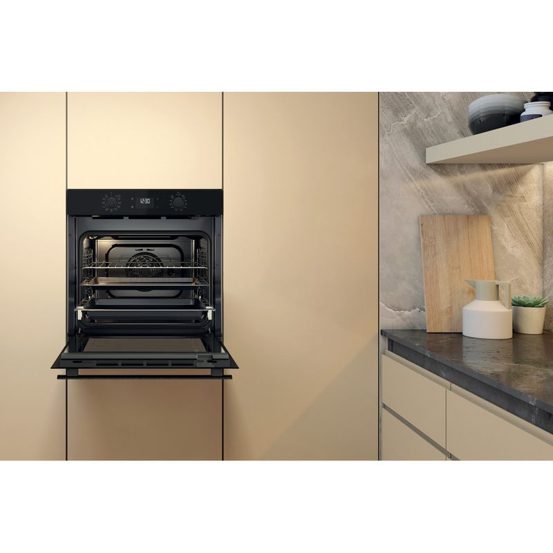 Whirlpool Horno Encastre OMR58HU1B Eléctrico A + Lifestyle frontal open