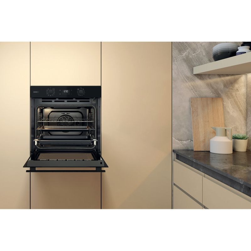 Whirlpool Horno Encastre OMSR58RU1SB Eléctrico A + Lifestyle frontal open