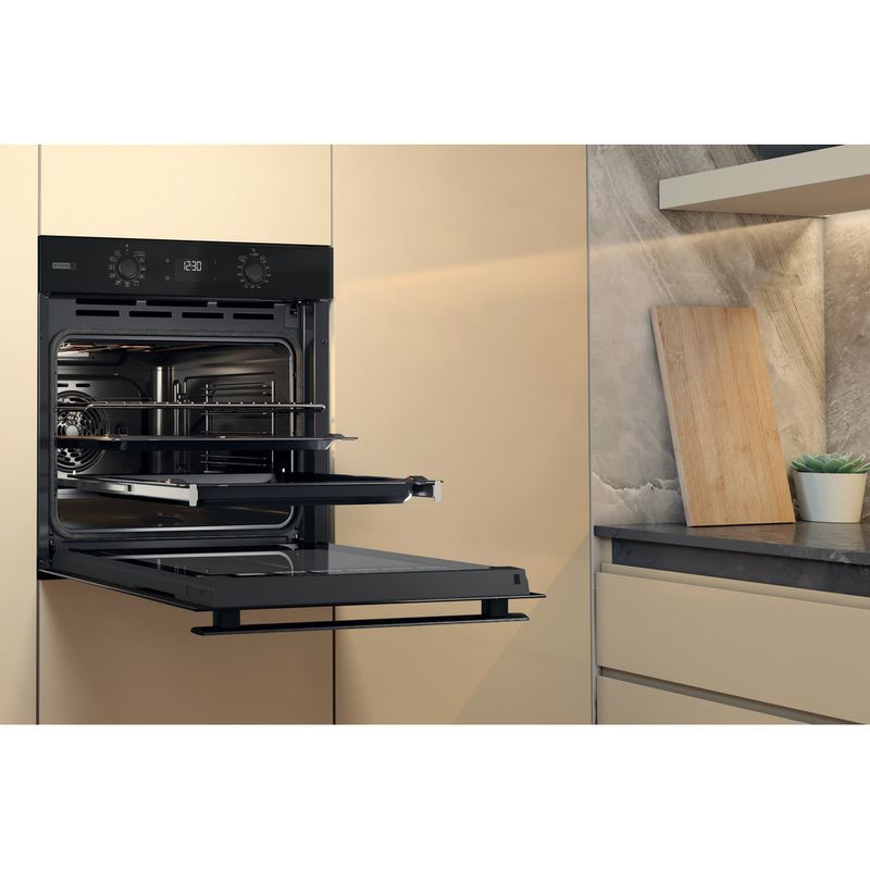 Whirlpool Horno Encastre OMSR58RU1SB Eléctrico A + Lifestyle perspective open