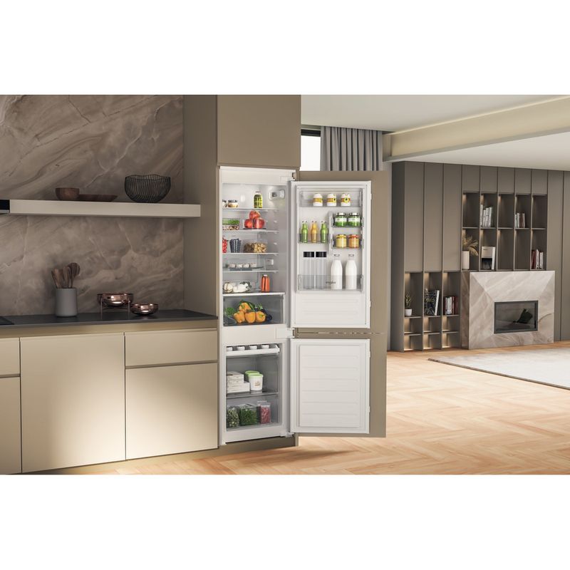 Whirlpool Combinación de frigorífico / congelador Encastre WHC18D051A1 Blanco 2 doors Lifestyle perspective open