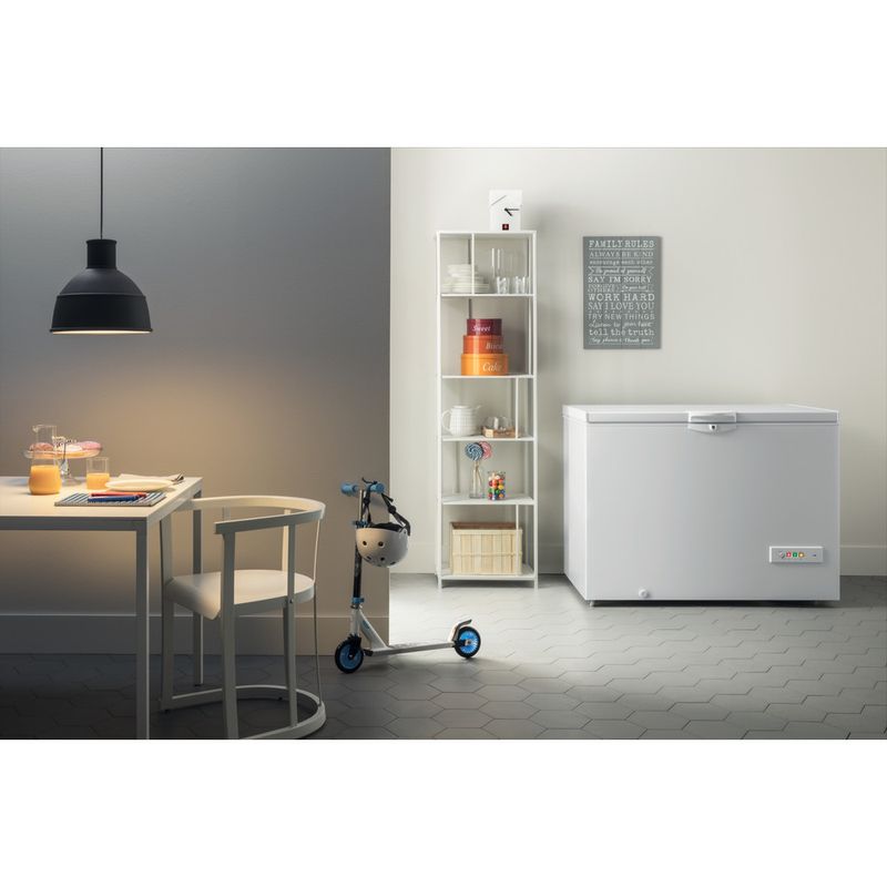 Indesit-Congelador-Libre-instalacion-OS-2A-300-H-Blanco-Lifestyle-frontal-open