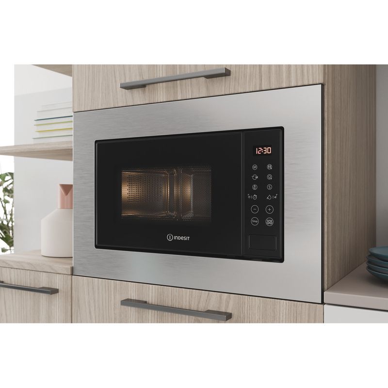 Indesit-Microondas-Encastre-MWI-120-GX-Acero-inoxidable-Electronico-20-MW---Funcion-Grill-800-Lifestyle-perspective-open